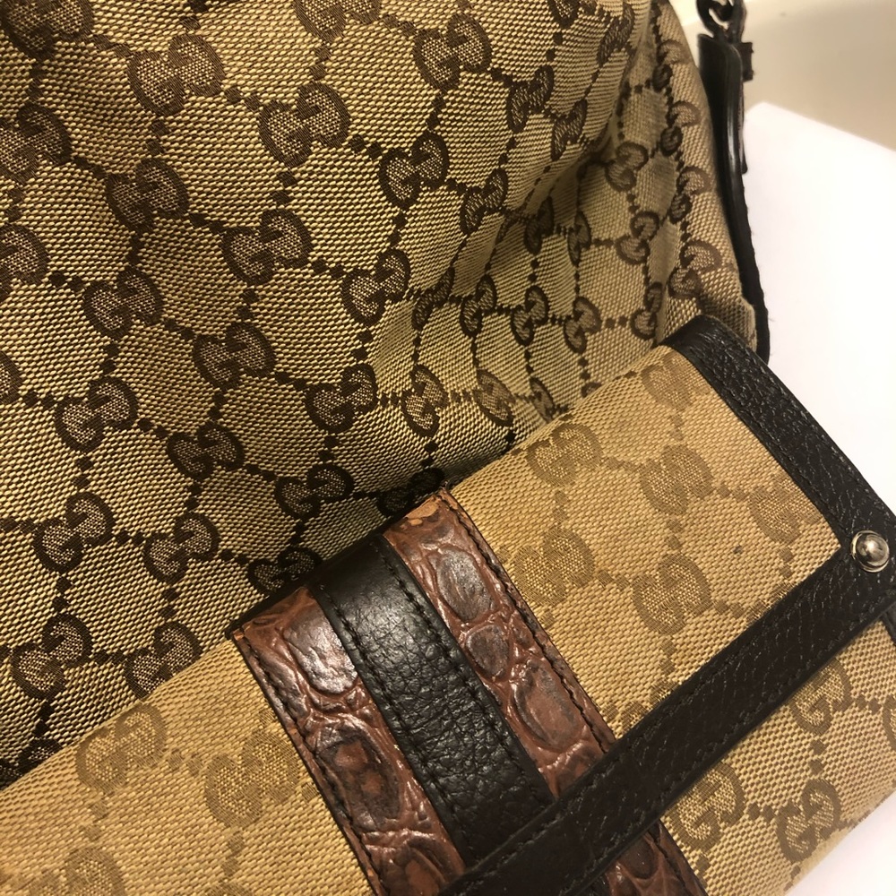Authentic Gucci bag with matching wallet final sale make offer